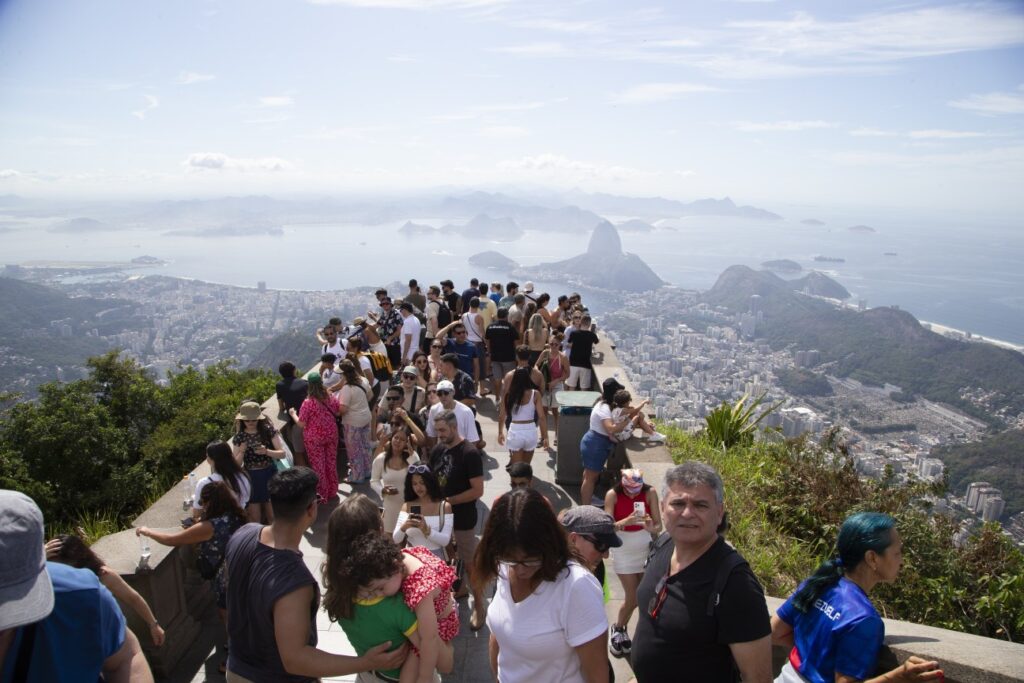 Turismo no Brasil: Expectativa de R$ 218,8 Bilhões na Alta Temporada de 2023