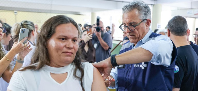 Vacina 100% Brasileira Contra a Dengue Inicia Aplicação em Botucatu (SP)