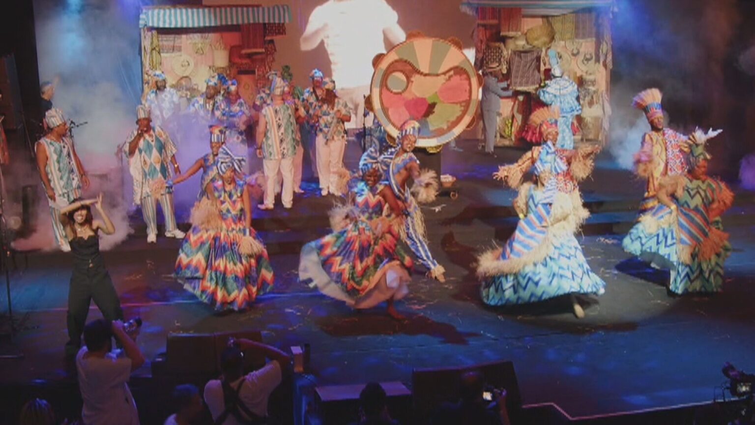 Vila Isabel Celebra Heitor dos Prazeres com Enredo Inovador e Conexões Culturais Vila Isabel Celebra Heitor dos Prazeres com Enredo Inovador e Conexões Culturais