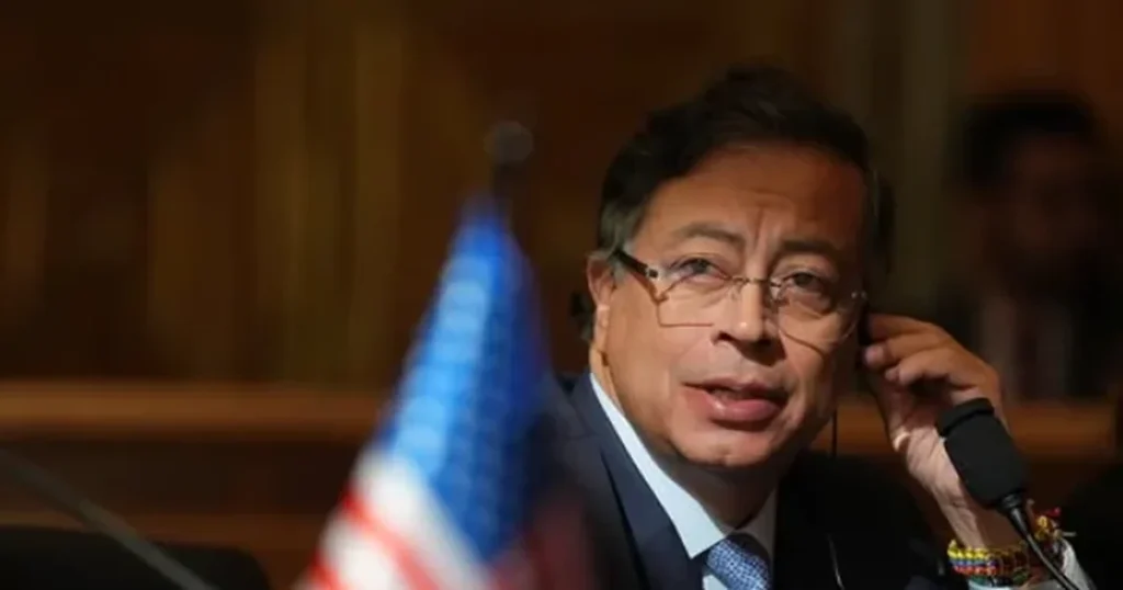 A Política ‘Caliente’ da Colômbia: Eleições e Desafios de Gustavo Petro A Política 'Caliente' da Colômbia: Eleições e Desafios de Gustavo Petro