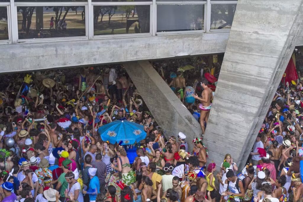 Boi Tolo: O Bloco do Carnaval Carioca que Conquistou o Mundo