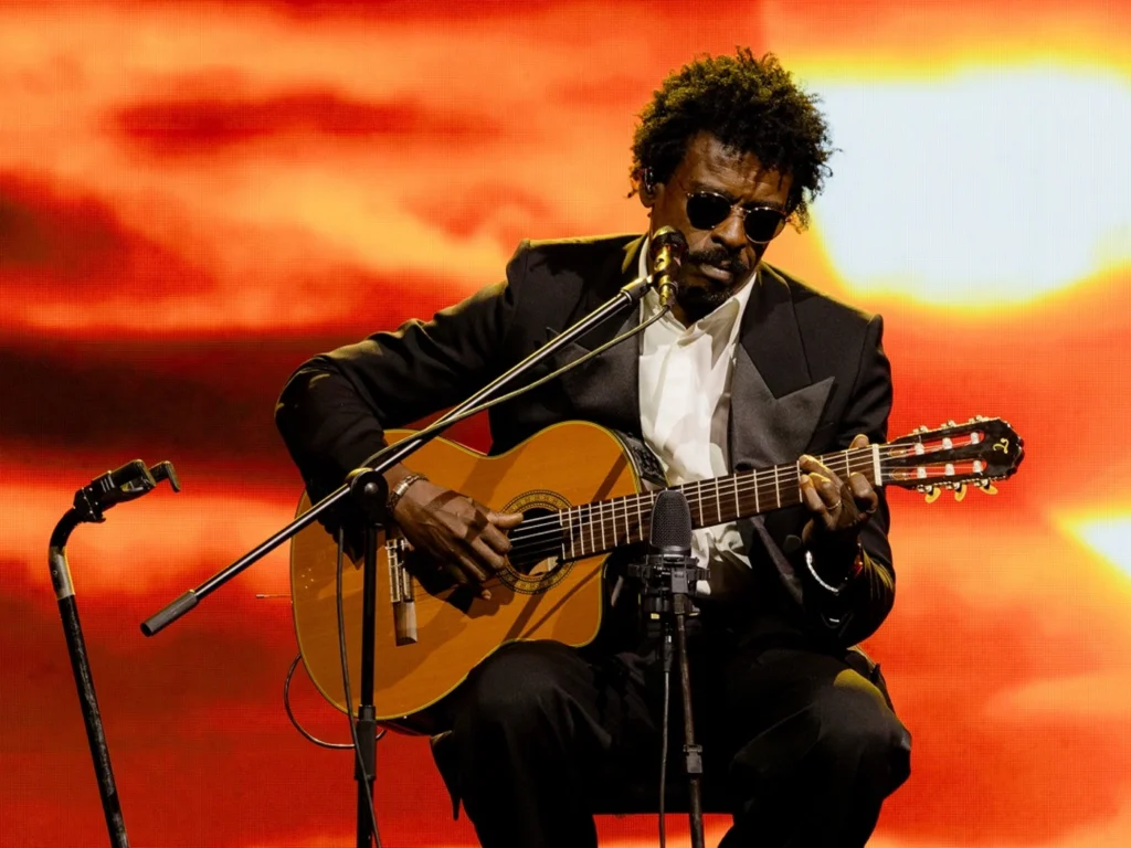 Carnaval no Terreirão do Samba: Dudu Nobre e Fundo de Quintal Brilham no Rio