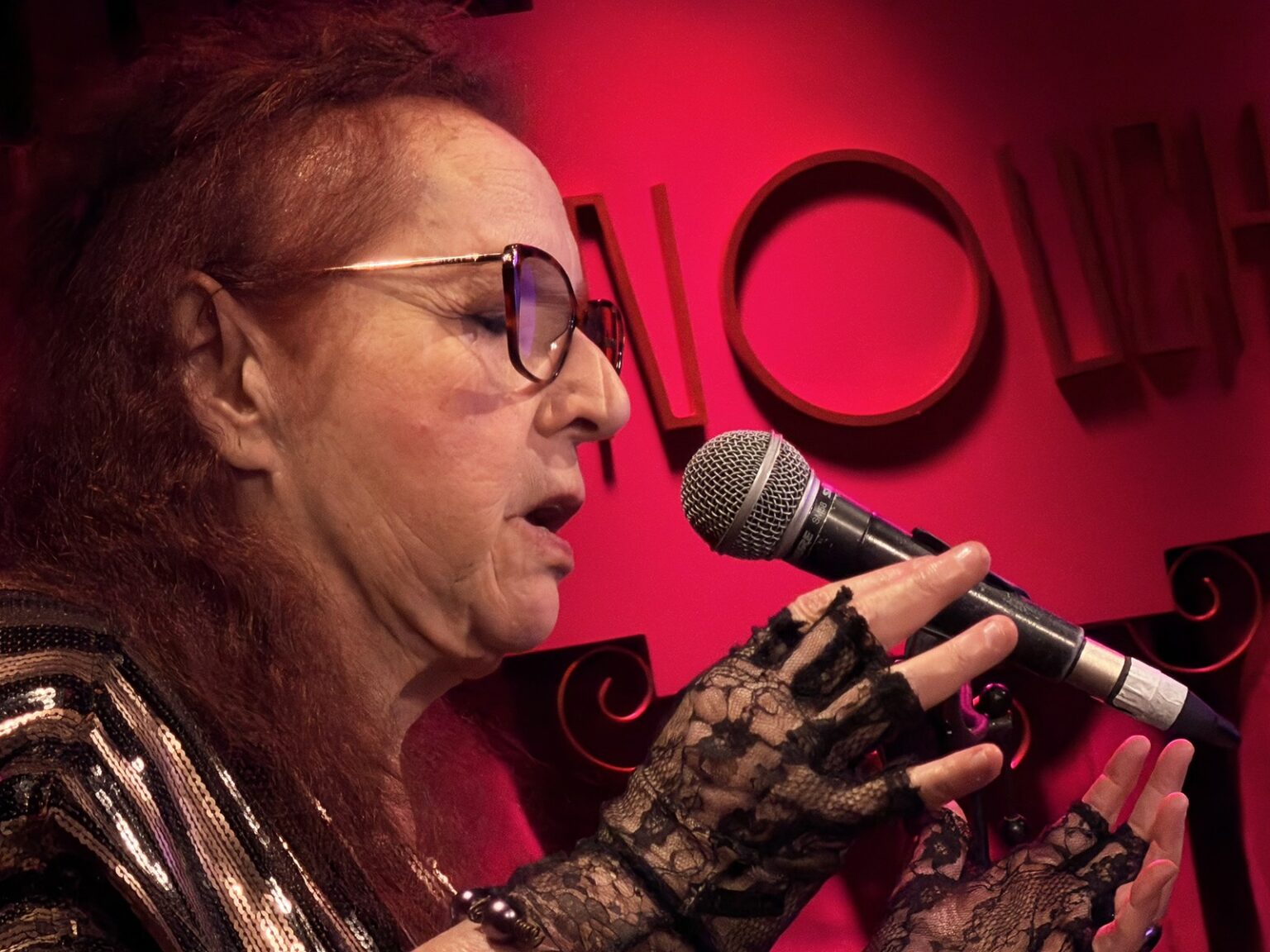 Cida Moreira Encanta com Tributo a Angela Ro Ro em Show Emocionante Cida Moreira Encanta com Tributo a Angela Ro Ro em Show Emocionante