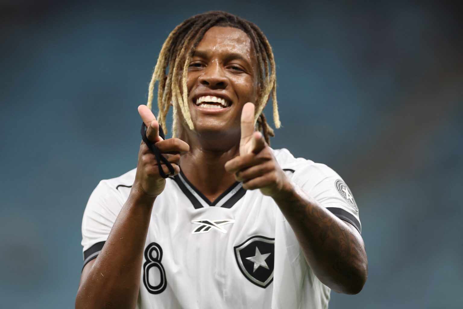 Danilo brilha no Botafogo e se destaca como artilheiro; clube não planeja vendê-lo