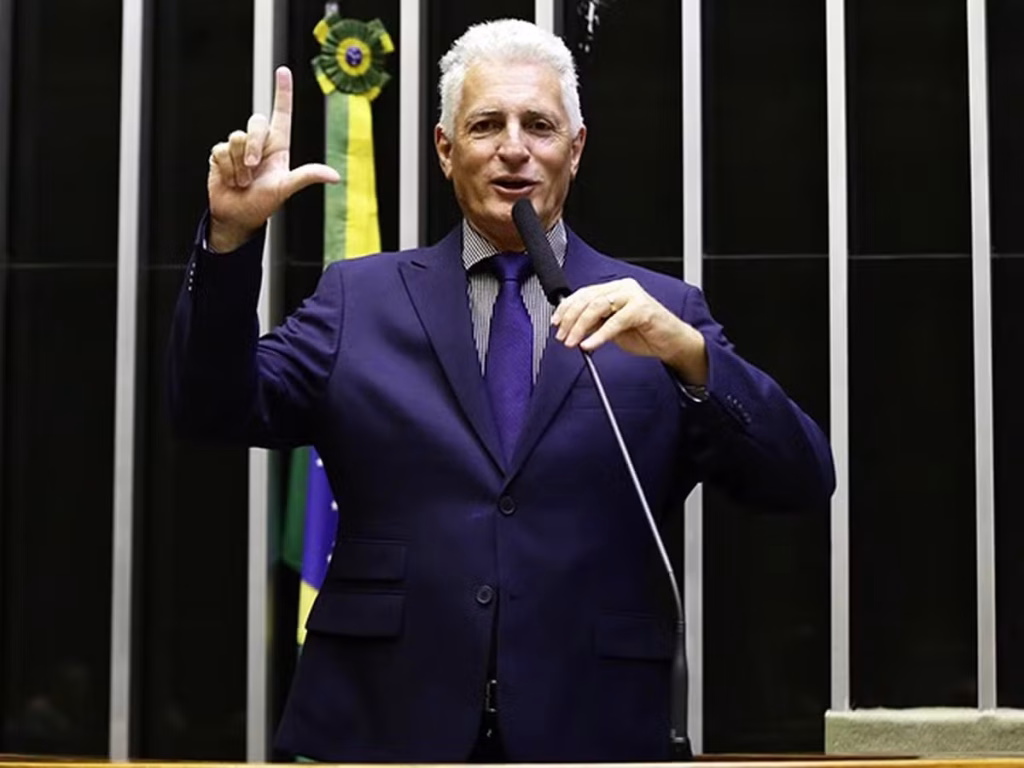 Deputado Rogério Correia Solicita Convocação de Campos Neto e Ibaneis na CPMI do INSS