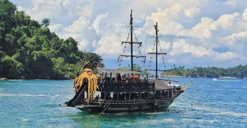 Descubra a Emocionante Experiência de uma Viagem de Escuna em Paraty