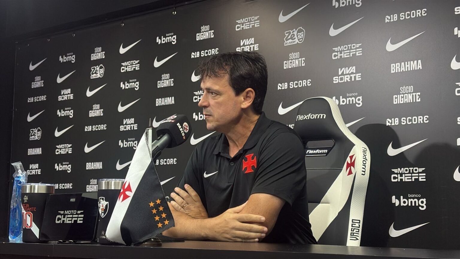 Diniz Defende Escalação Titular no Vasco: "Equipe Tem Saúde para Jogar Hoje e contra o Bahia"