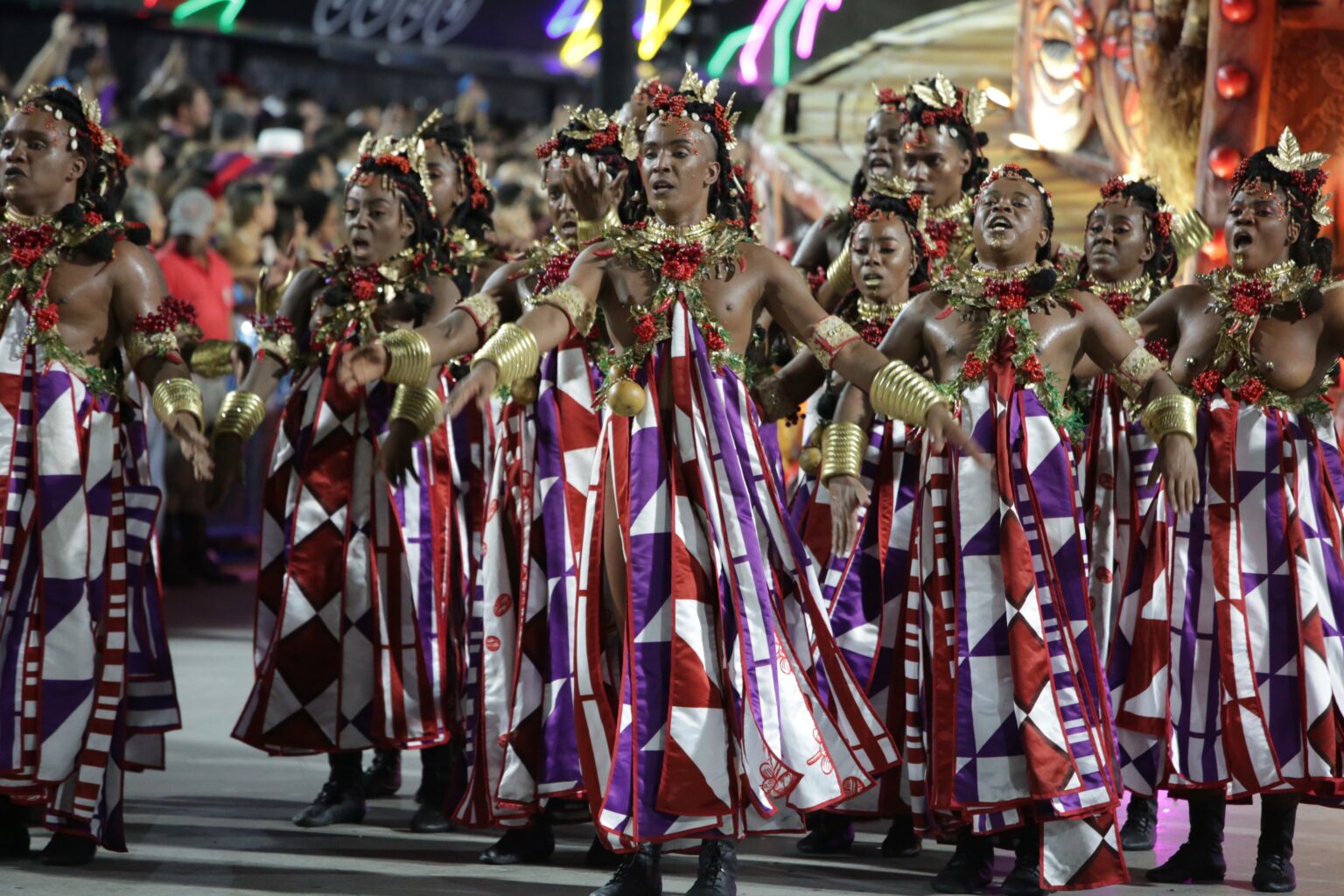 Escolas de Samba que Desfilam na Terça-feira de Carnaval no Rio: Confira a Programação de 2026