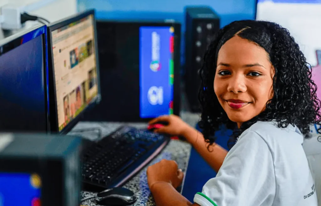 Inclusão Digital: Rio de Janeiro Recebe 2.790 Computadores para Acessibilidade Tecnológica