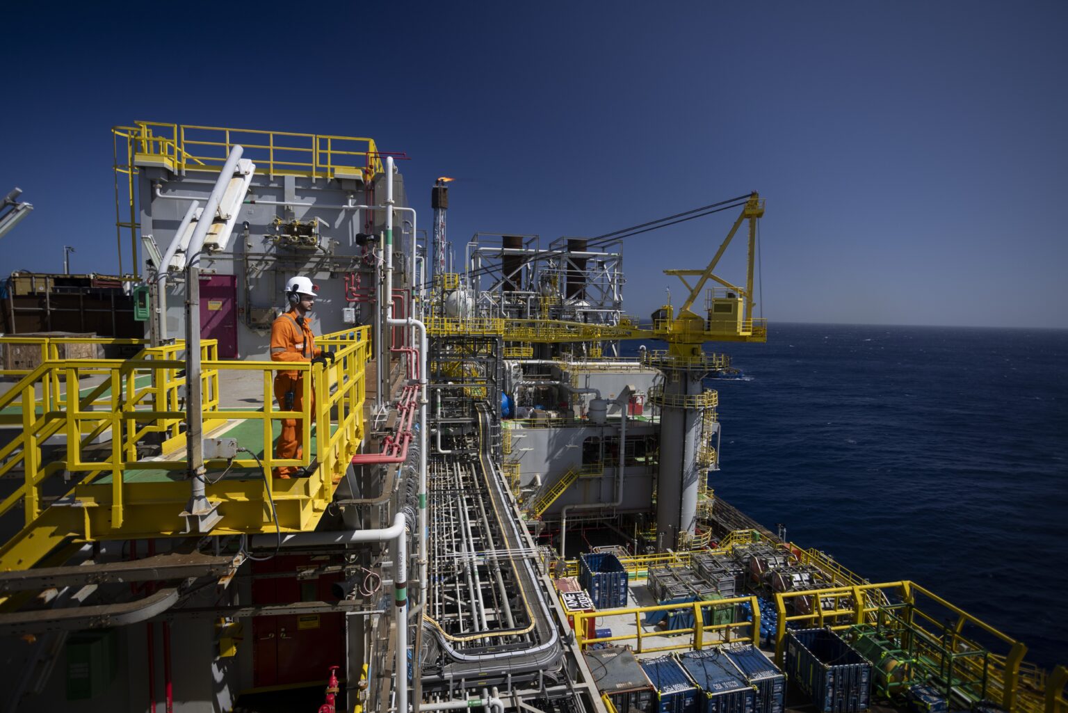 Indústria cresceu apenas 0,6% em 2025, impulsionada pela extração de petróleo