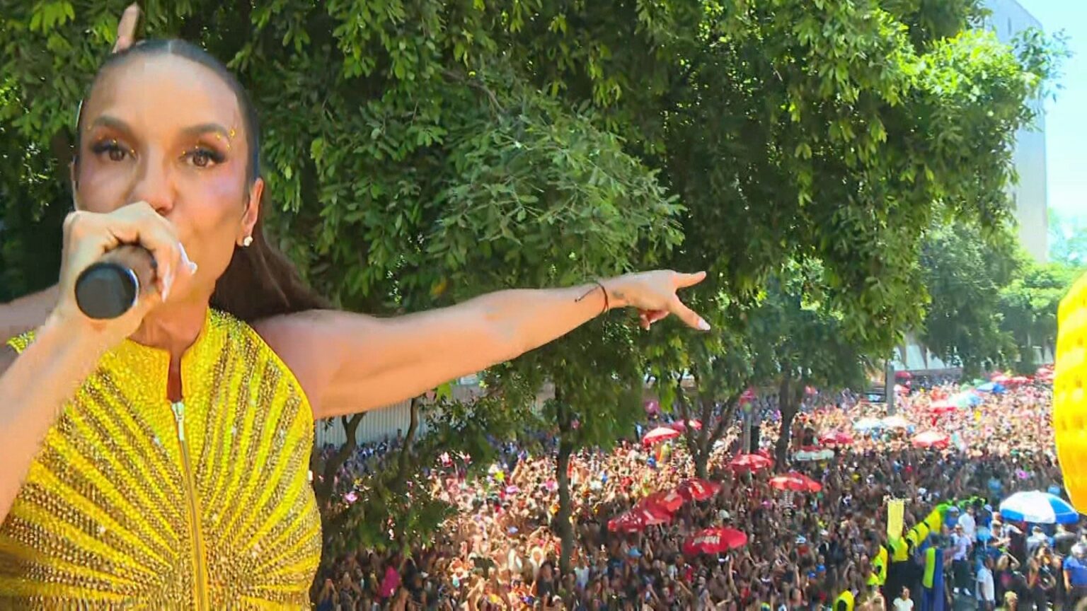 Ivete Sangalo Faz Sua Estreia no Trio Elétrico do Carnaval do Rio: 'Emoção à Flor da Pele'