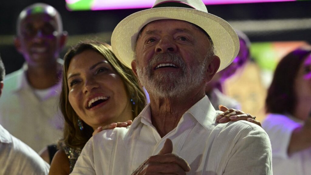 Lula Deixa Marquês de Sapucaí Após Longa Noite de Desfiles em Homenagem Lula Deixa Marquês de Sapucaí Após Longa Noite de Desfiles em Homenagem