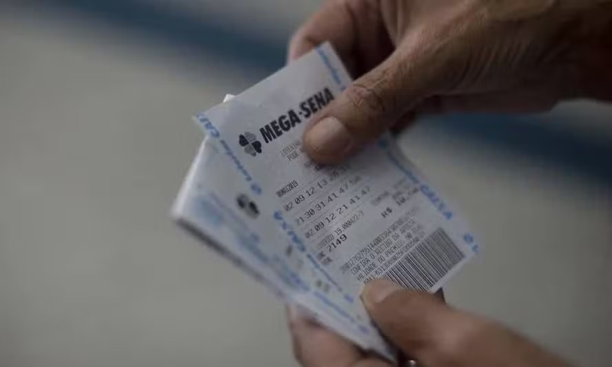 Mega-Sena acumula e prêmio pode chegar a R$ 130 milhões; confira as dezenas sorteadas