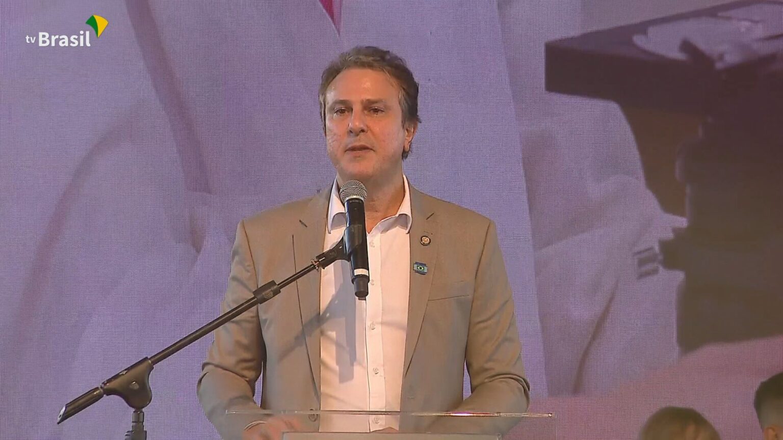 Ministro da Educação Camilo Santana Anuncia Pronunciamento Importante