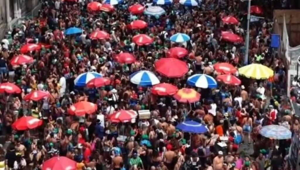 Monobloco Encera o Carnaval de Rua do Rio em Grande Estilo com Homenagens