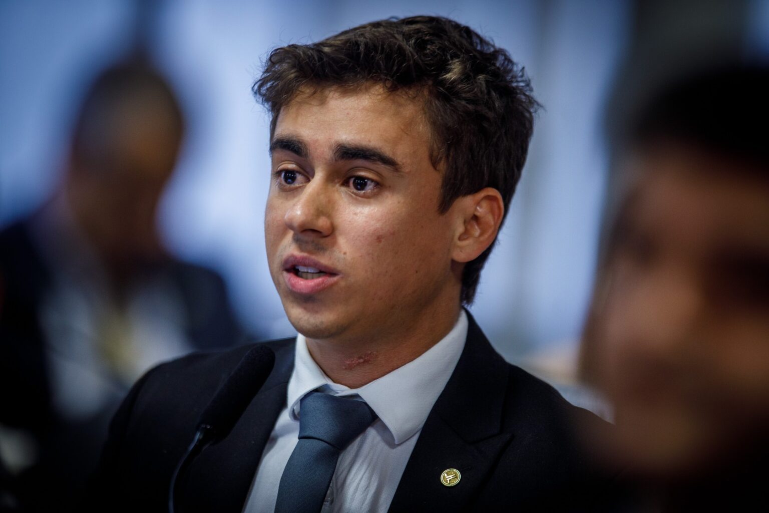 Nikolas Ferreira Esclarece: Encontro com Flávio Bolsonaro Não Aconteceu Antes das Eleições em MG