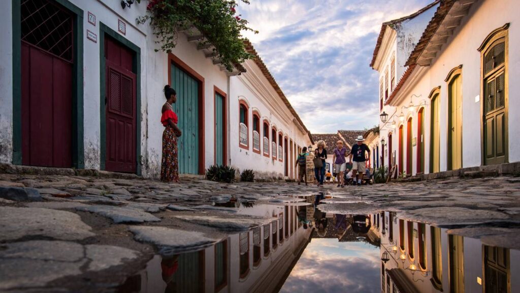 Paraty: O Refúgio Brasileiro de Rua de Pedra e Natureza Exuberante
