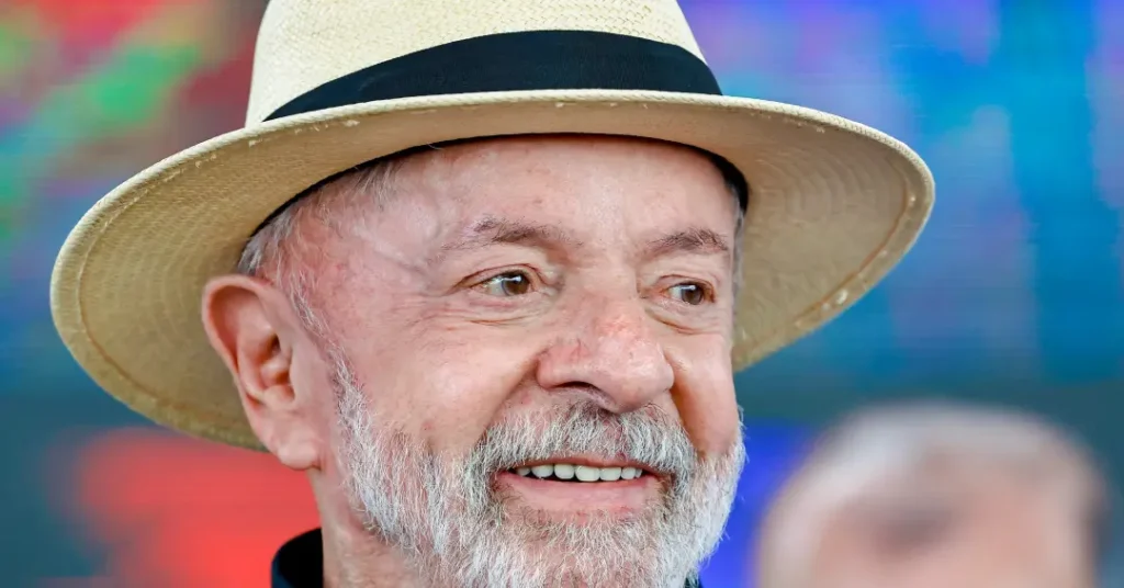 Políticos nas Escolas de Samba: Uma Tradição de Homenagens e Críticas