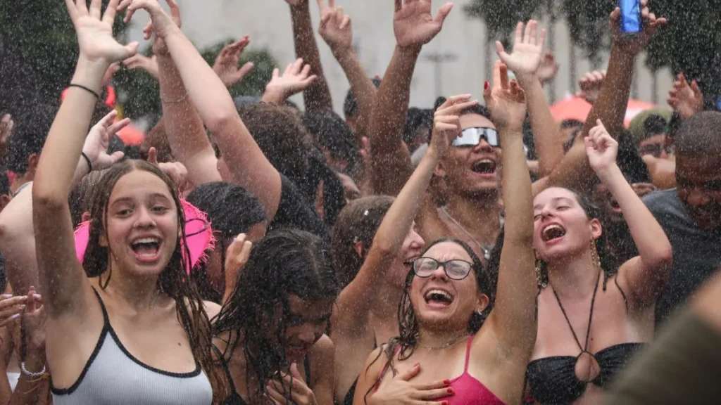 Pré-Carnaval 2026: Expectativa de Chuva e Calor em SP, RJ e Salvador