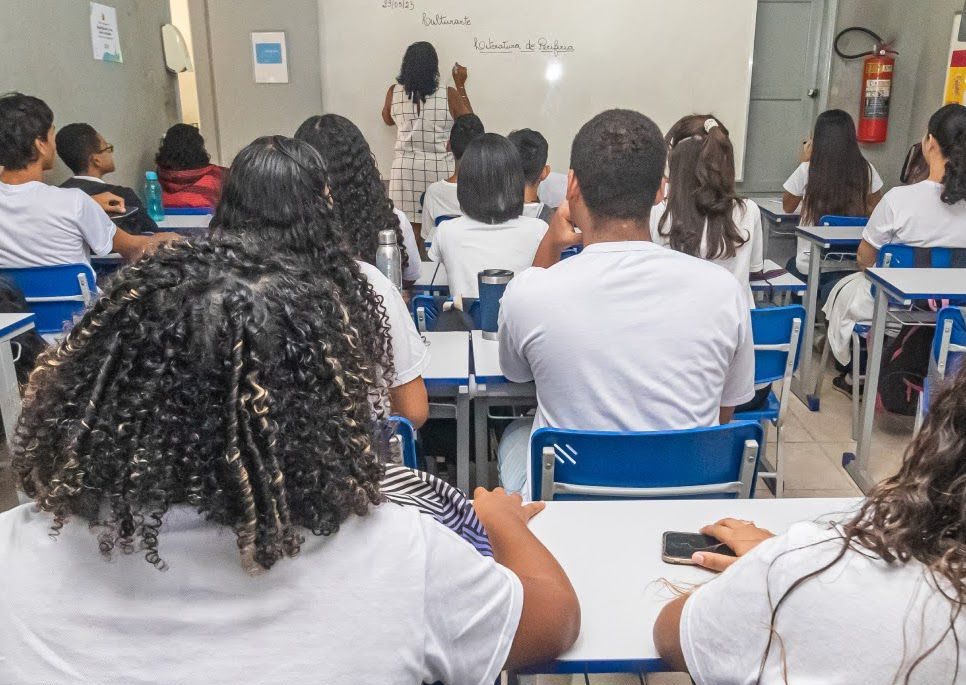 Projeto Enem RJ: Estudantes da Rede Estadual Brilham na Redação do Enem 2025 Projeto Enem RJ: Estudantes da Rede Estadual Brilham na Redação do Enem 2025