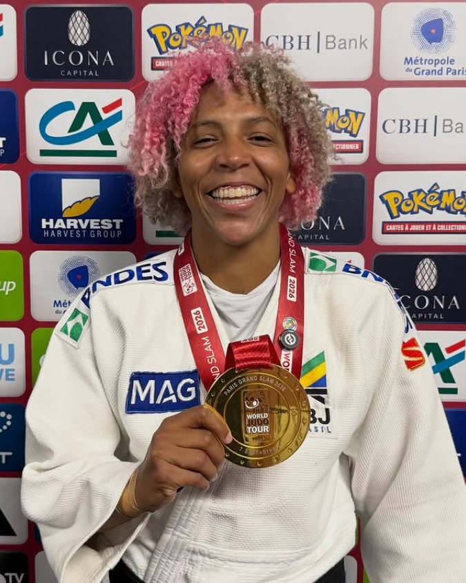 Rafaela Silva Brilha e Conquista Ouro no Grand Slam de Paris