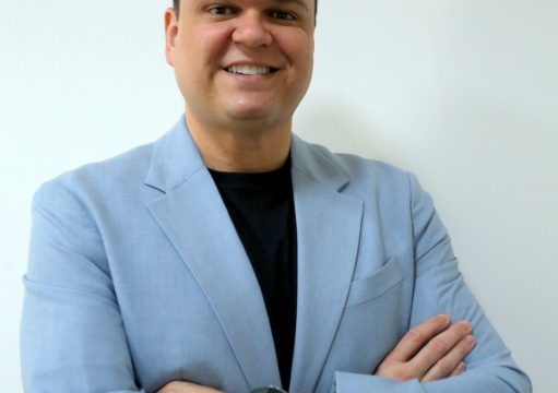 Roney Louvain: A Conexão entre Beleza e Saúde na Rinoplastia