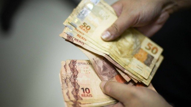 Salário Maior no Contracheque de Fevereiro? Entenda o Reajuste de 2026