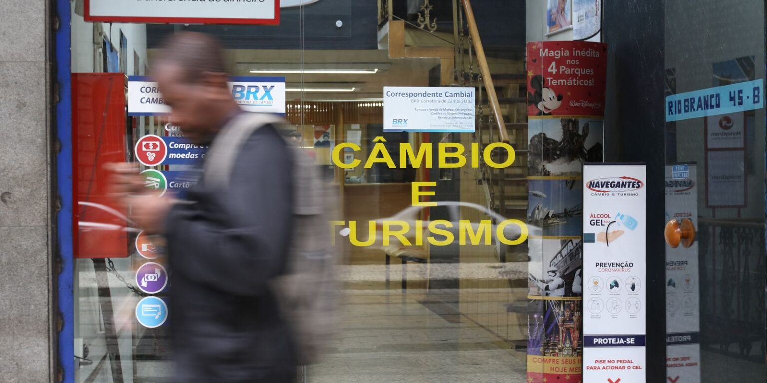 Setor de Serviços Tem Queda de 0,4% em Dezembro, Aponta IBGE