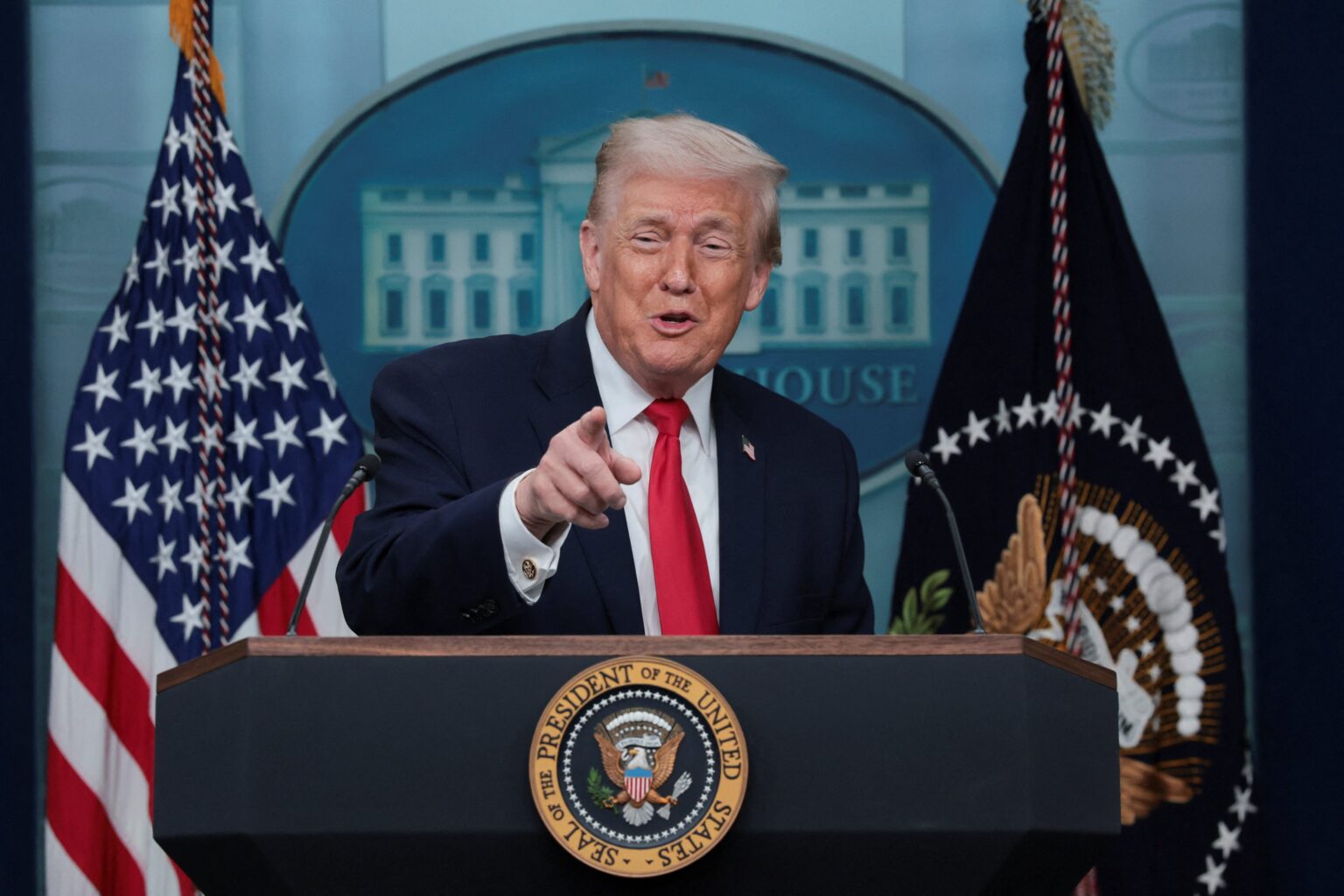 Tarifaço de Trump: Brasil e China se destacam com nova alíquota global, aponta estudo