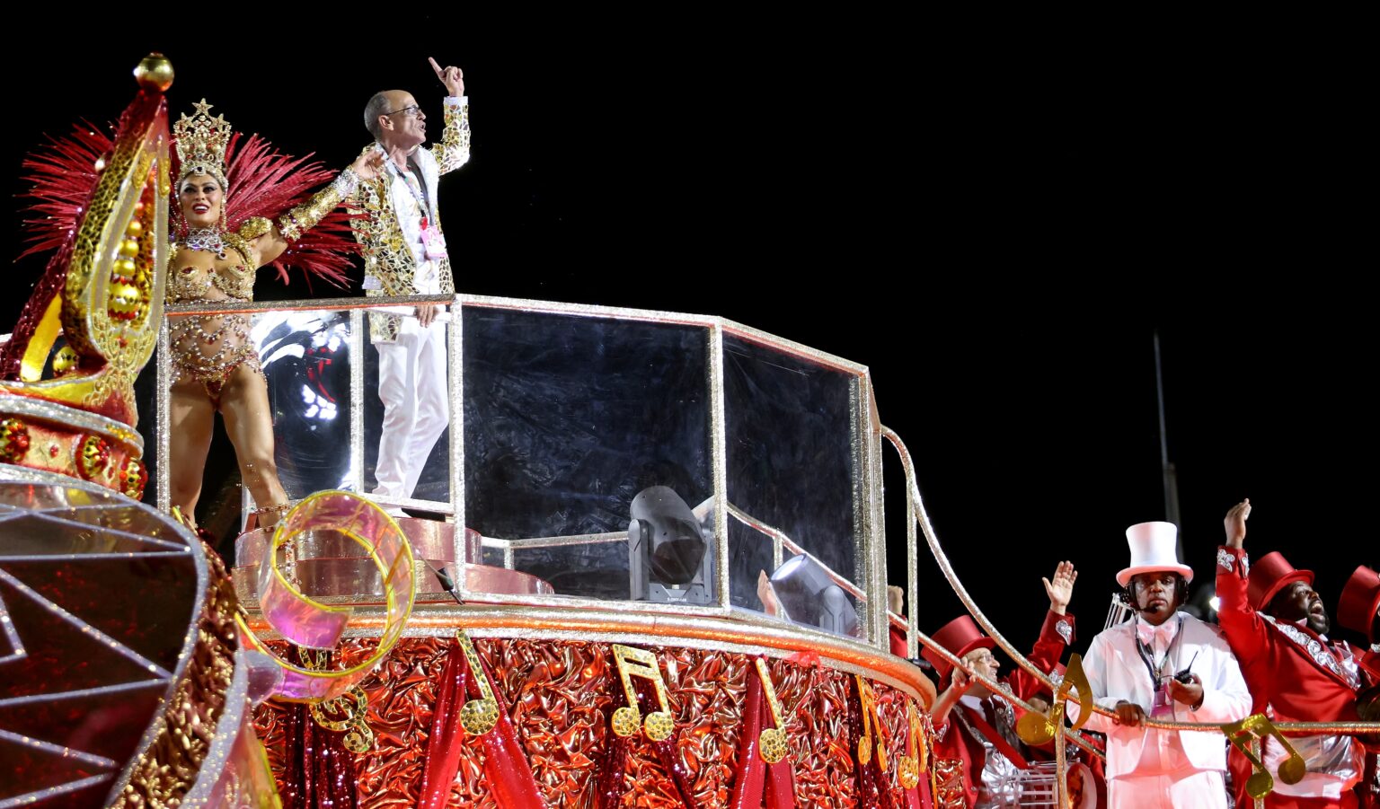 Viradouro se Destaca como Segunda Finalista no Estandarte de Ouro 2026