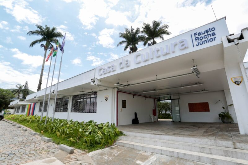 16º Salão dos Novos de Joinville Revela Artistas Selecionados para Exposição Imperdível