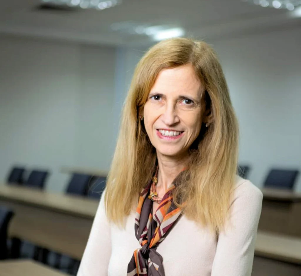 A Educação Integral é Essencial: Claudia Costin Fala Sobre o Futuro do Ensino no Brasil A Educação Integral é Essencial: Claudia Costin Fala Sobre o Futuro do Ensino no Brasil