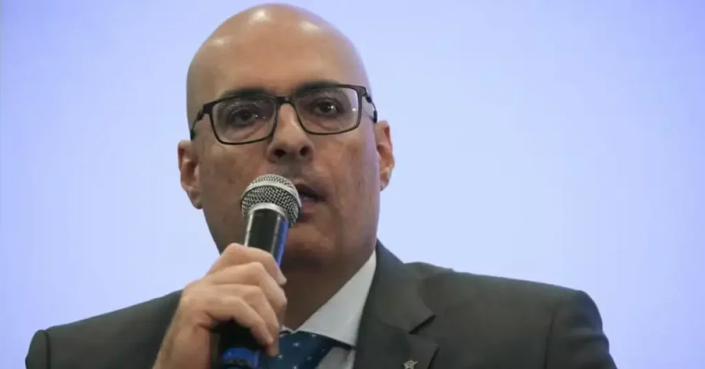 Bolsonaro Considera Delegado Felipe Curi Como Alternativa Para Governo do Rio Bolsonaro Considera Delegado Felipe Curi Como Alternativa Para Governo do Rio