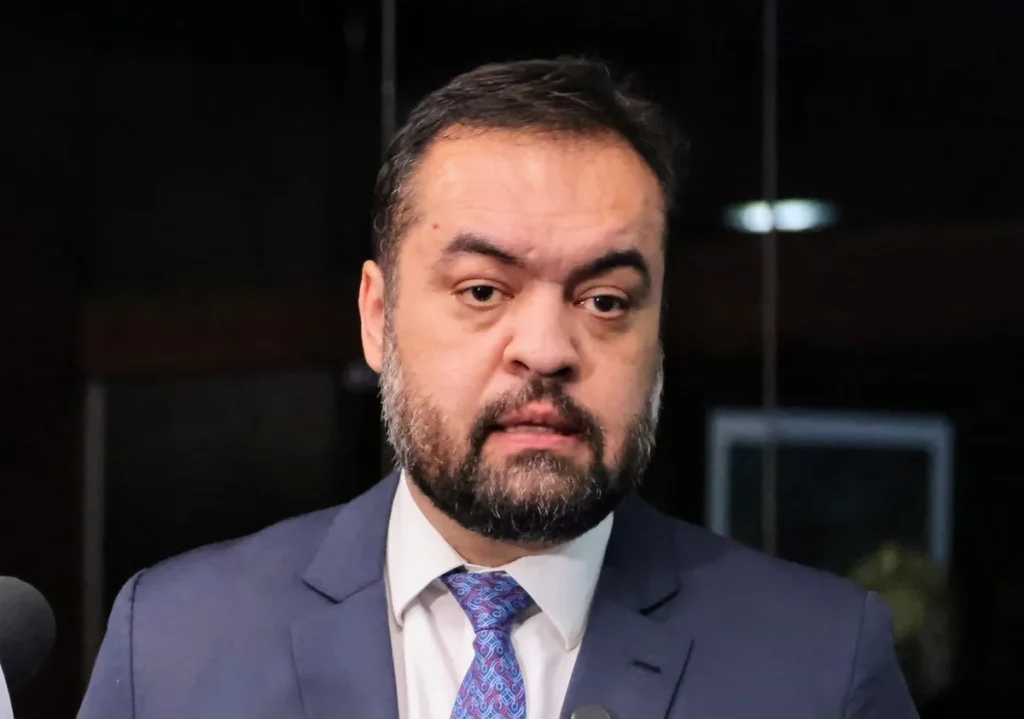 Cláudio Castro Renuncia ao Governo do RJ em Movimento Polêmico Cláudio Castro Renuncia ao Governo do RJ em Movimento Polêmico