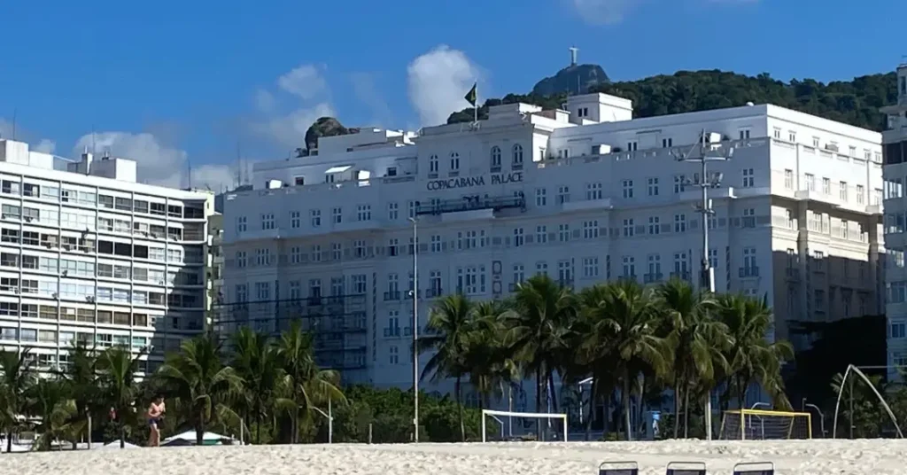 Copacabana: História, Arquitetura e Gastronomia que Encantam no Rio de Janeiro