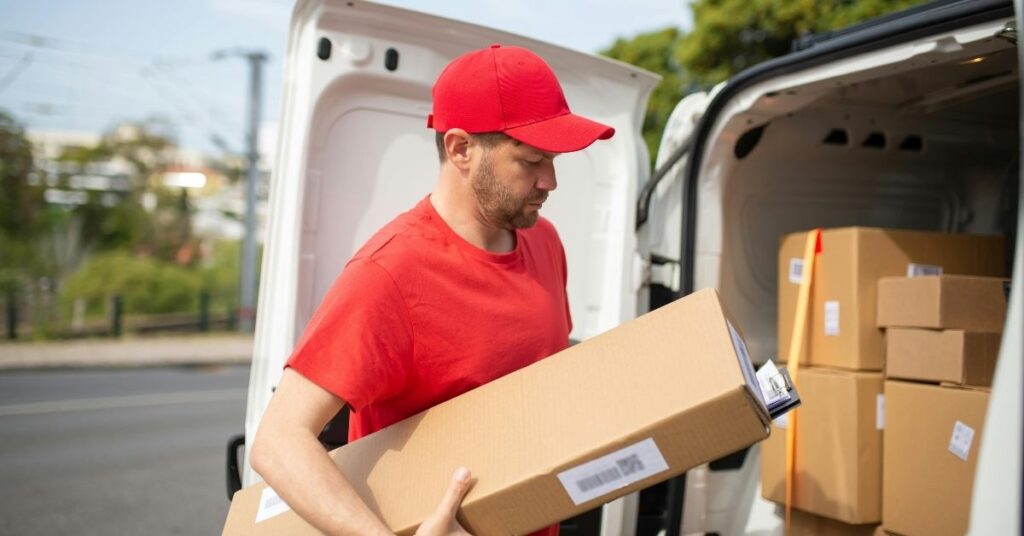 Crescimento do Setor de Serviços Supera Expectativas e Impulsiona Projeções de PIB de Quase 1%