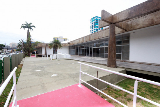 Desafios do Assistente Social na Educação: Reflexões e Práticas Inovadoras Desafios do Assistente Social na Educação: Reflexões e Práticas Inovadoras