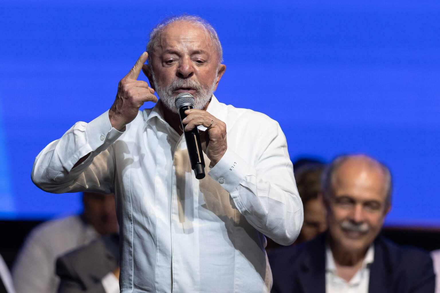 Dívida das Famílias e os Limites da Gestão Petista em Tempos de Crise