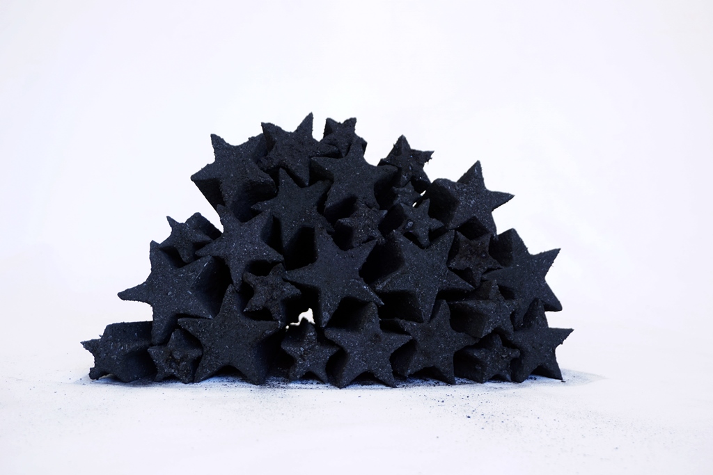 Exposição ‘Monturo’ de Gustavo Torrezan: Uma Crítica à Cultura Acumuladora da Sociedade Moderna