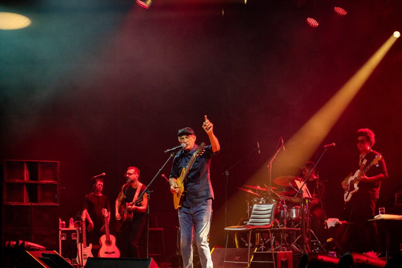 Fagner Encanta Multidão e Finaliza Feira da Indústria com Celebração Cultural