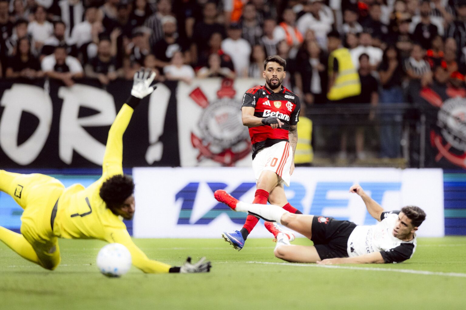 Flamengo Empata em Noite Difícil e Mantém Posição na Tabela do Brasileirão Flamengo Empata em Noite Difícil e Mantém Posição na Tabela do Brasileirão