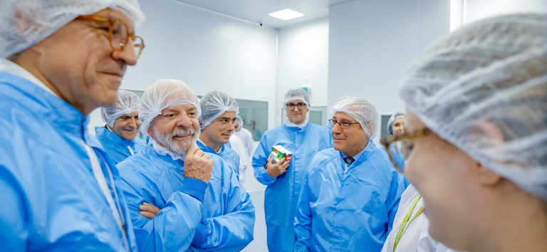 Fortalecimento da Indústria Farmacêutica: Lula e Padilha Visitam Fábrica da Bionovis Fortalecimento da Indústria Farmacêutica: Lula e Padilha Visitam Fábrica da Bionovis