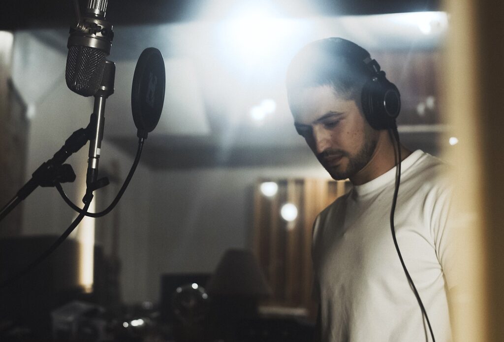 Gabriel Leone Lança Show do Álbum 'Minhas lágrimas' no Rio de Janeiro