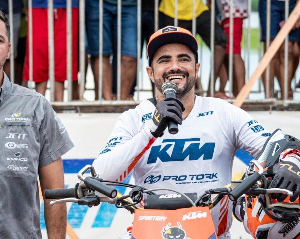 Gilmar 'Joaninha' Flores Desenha Emoções em Freestyle Motocross no Pará
