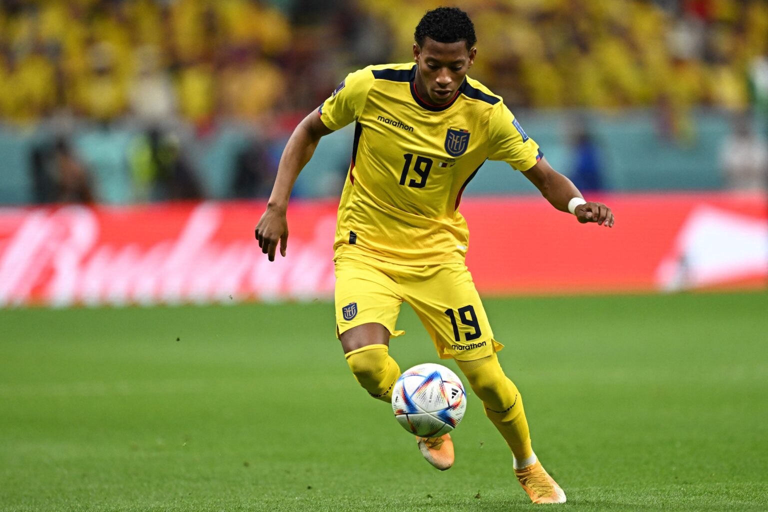 Gonzalo Plata Brilha na Seleção e Enfrenta Polêmicas no Flamengo Gonzalo Plata Brilha na Seleção e Enfrenta Polêmicas no Flamengo