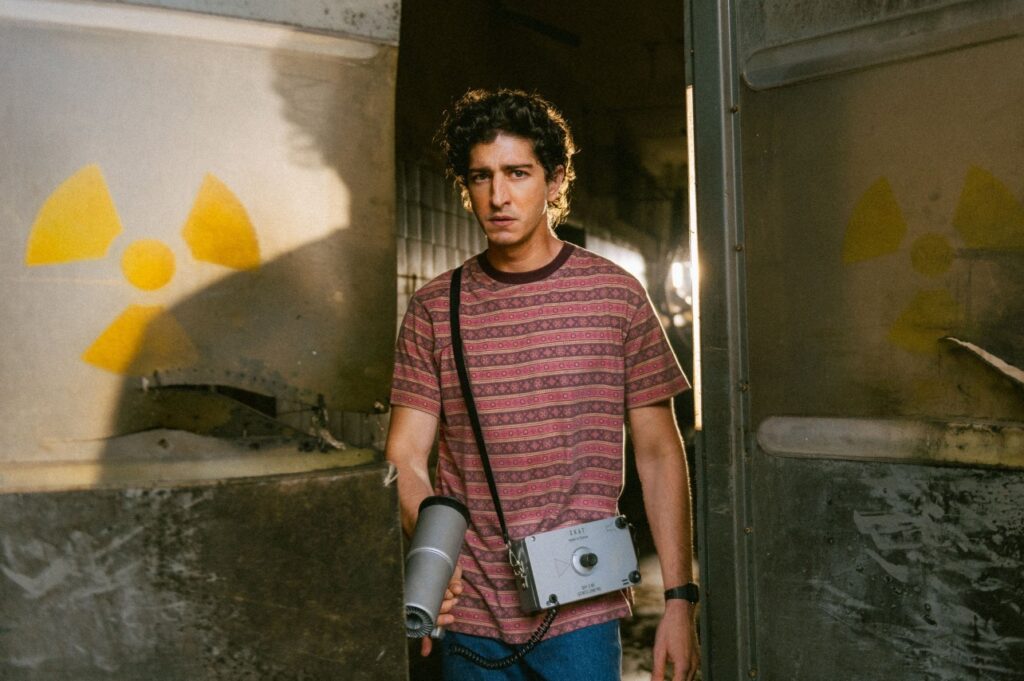 Johnny Massaro Recria Tragédia do Césio 137 em Série da Netflix