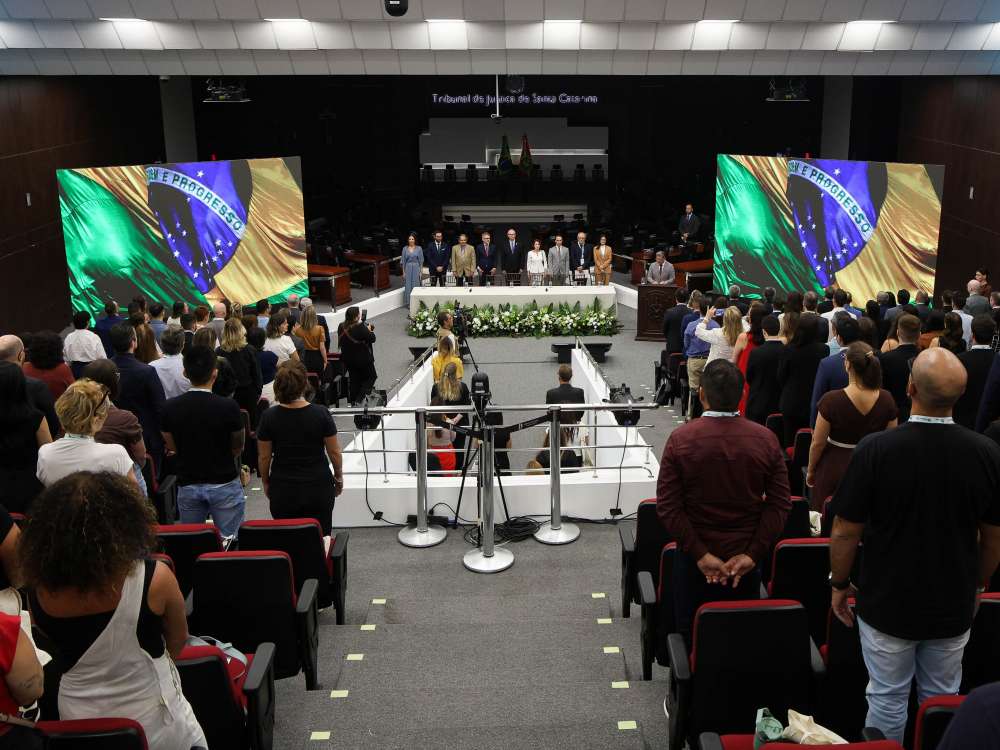 Judicialização da Saúde no Brasil: Seminário Aponta Soluções e Caminhos para o Equilíbrio Judicialização da Saúde no Brasil: Seminário Aponta Soluções e Caminhos para o Equilíbrio