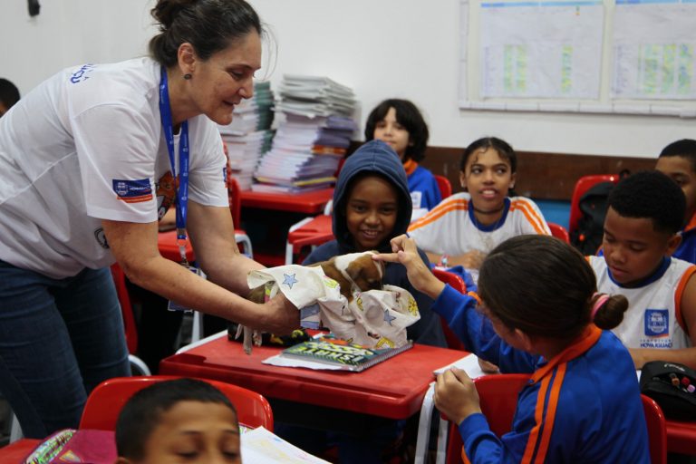 Nova Iguaçu Inicia Programa de Proteção Animal nas Escolas para Conscientização Nova Iguaçu Inicia Programa de Proteção Animal nas Escolas para Conscientização