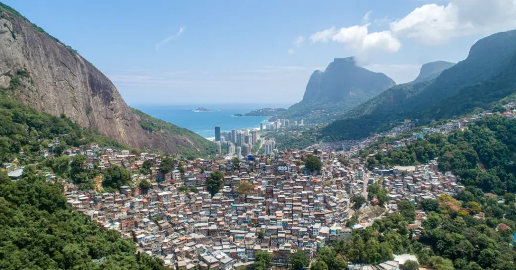 Passeios de Drone nas Favelas de Rocinha e Vidigal: Atração Turística em Alta Passeios de Drone nas Favelas de Rocinha e Vidigal: Atração Turística em Alta