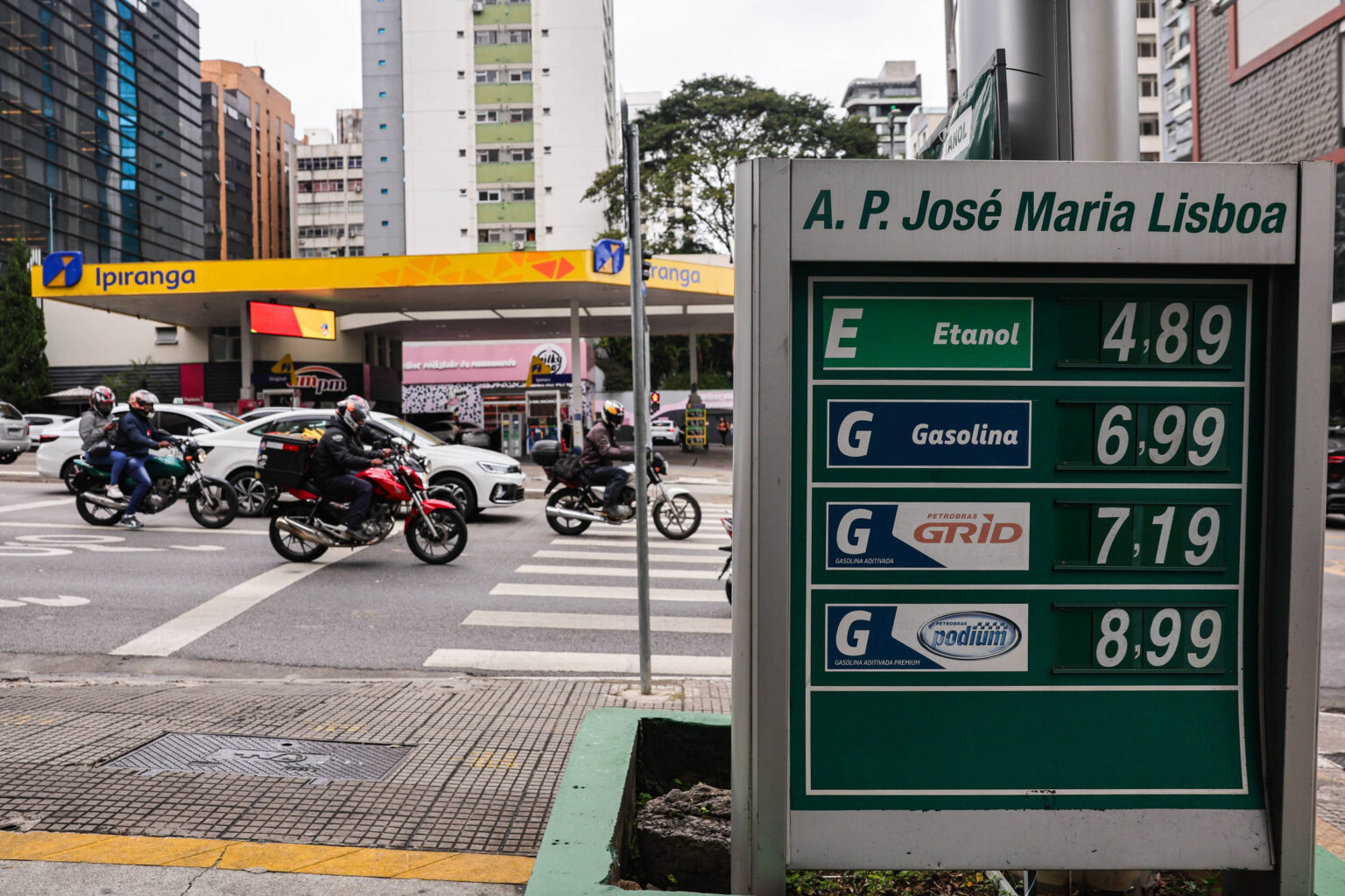 Petrobras Suspende Leilões de Combustíveis e Gera Incertezas no Mercado